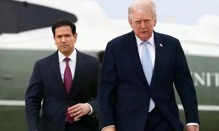 Tổng thống Mỹ Donald Trump phát đi thông điệp mang tính "vừa đàm phán, vừa răn đe" với Iran. Ảnh: Reuters