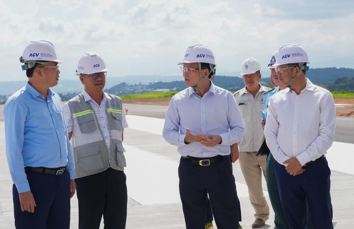 Chủ tịch UBND tỉnh Lâm Đồng Hồ Văn Mười kiểm tra tiến độ nâng cấp Sân bay Liên Khương.