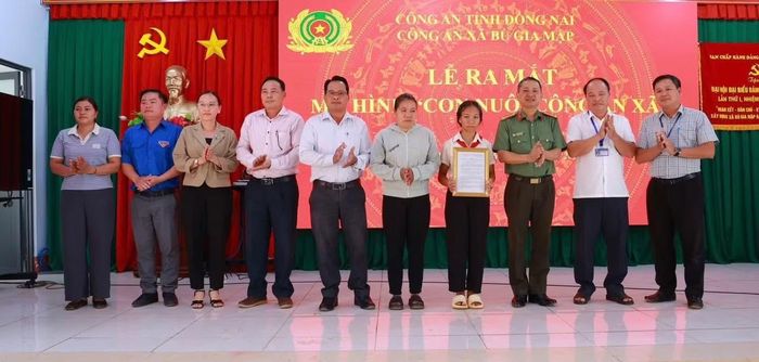 Lễ ra mắt mô hình "Con nuôi Công an xã".