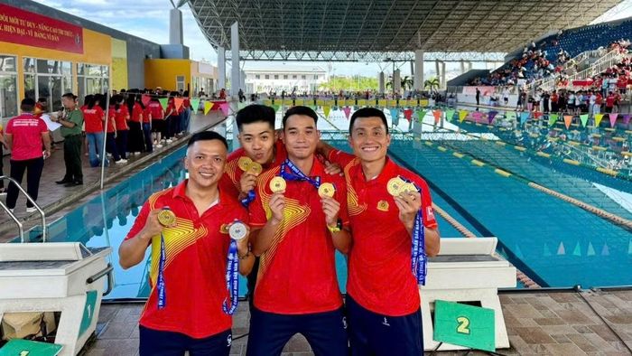 Niềm vui chiến thắng của các "kình ngư vàng" Đoàn thể thao Công an TP Hồ Chí Minh sau khi hoàn thành phần thi xuất sắc tại Hội thao CAND năm 2026.