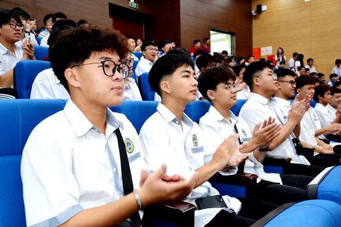 Giáo viên và học sinh các Trường Chuyên khu vực Trung du và Miền núi phía Bắc dự Trại hè Hùng Vương. Ảnh: Quốc Hồng
