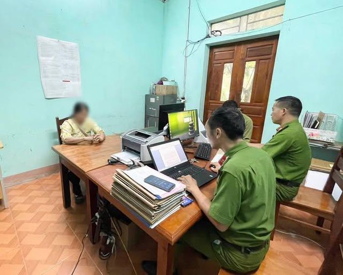 Bà Đ.T.H tại cơ quan Công an. Ảnh: Công an tỉnh Tuyên Quang