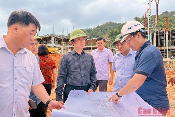 Chủ tịch UBND tỉnh Lê Hải Hòa kiểm tra, đôn đốc tiến độ thi công trường phổ thông nội trú liên cấp tại xã Trường Hà.