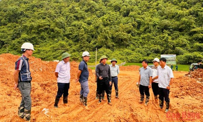 Chủ tịch UBND tỉnh Lê Hải Hòa giao nhiệm vụ cho các đơn vị liên quan đẩy nhanh tiến độ hoàn thành các hạng mục trường nội trú.