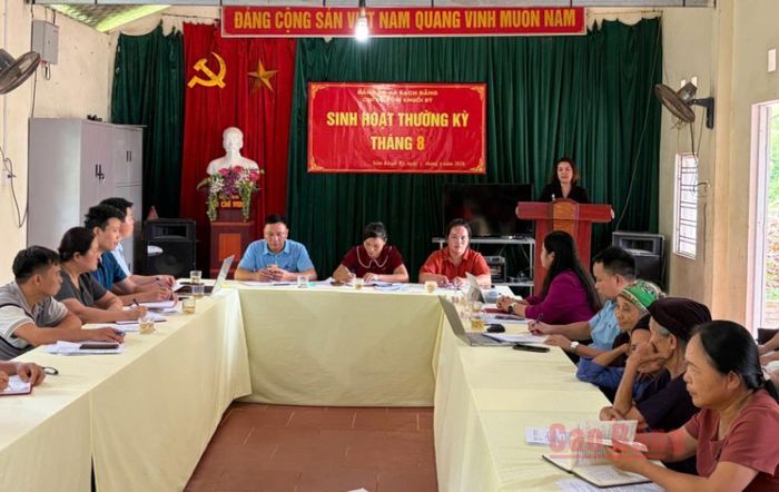 Quang cảnh buổi sinh hoạt Chi bộ.