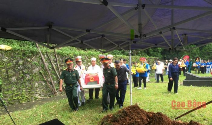 Liệt sĩ liệt sĩ Ngô Khang Cán được đồng đội, cán bộ, chiến sĩ, địa phương và gia đình đưa về an táng tại Nghĩa trang liệt sỹ Nguyên Bình.