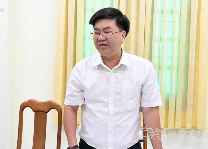 Ông Hồ Minh Phú, Trưởng phòng Kế hoạch - Tài chính, Sở Nông nghiệp và Môi trường tỉnh, trao đổi, gợi mở các giải pháp phát triển hợp tác xã và nâng cao hiệu quả sản xuất nông nghiệp.