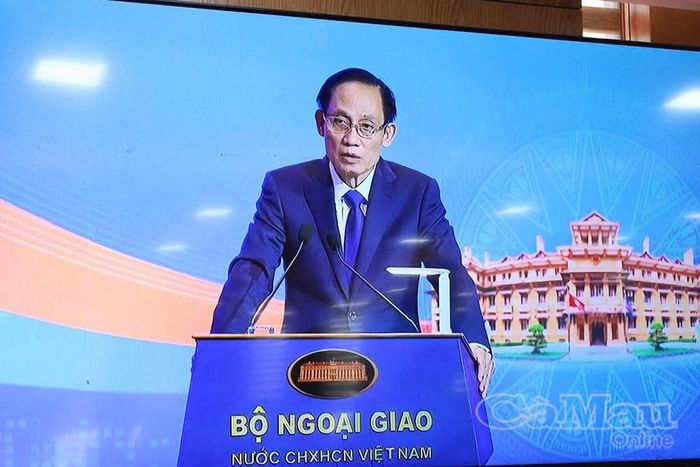 Đồng chí Lê Hoài Trung, Ủy viên Bộ Chính trị, Bộ trưởng Bộ Ngoại giao phát biểu bế mạc hội nghị. (Ảnh chụp màn hình)