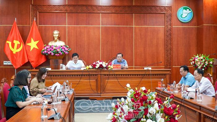 Đại biểu dự phiên toàn thể về ngoại giao khoa học công nghệ tại điểm cầu tỉnh Cà Mau.