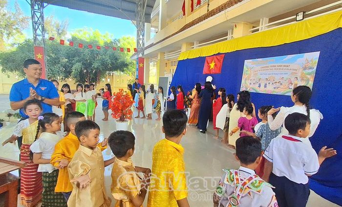 Các hoạt động giáo dục ngoại khóa, trang bị kỹ năng sống gắn với thực tế địa phương được các trường đặc biệt quan tâm.