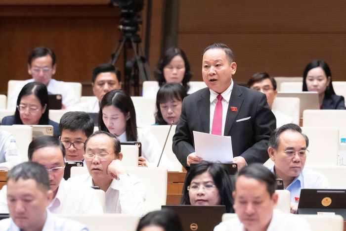 Đại biểu Tráng A Dương phát biểu thảo luận. Ảnh: VPQH