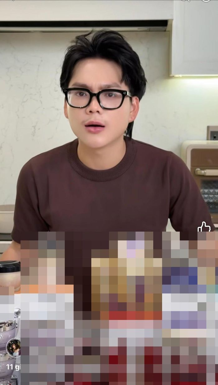 Phạm Thoại "hốt bạc" nhờ hình thức livestream bán hàng - Ảnh: FBNV