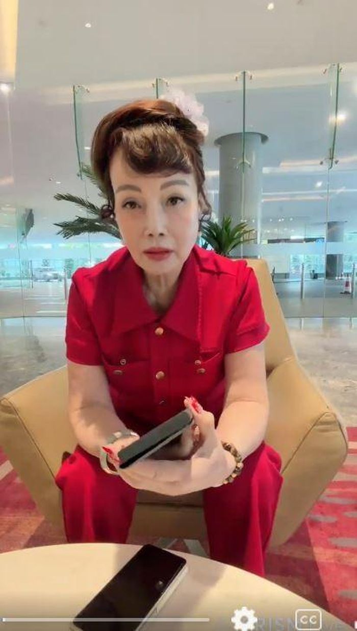 Cô dâu Thu Sao vẫn luôn lạc quan và trẻ trung hậu ly hôn. Ảnh FBNV