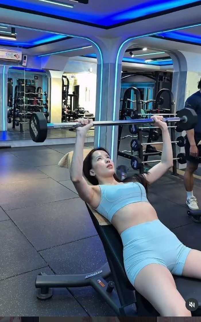Vóc dáng săn chắc của Thiều Bảo Trâm nhận được nhiều lời khen. Ảnh FBNV