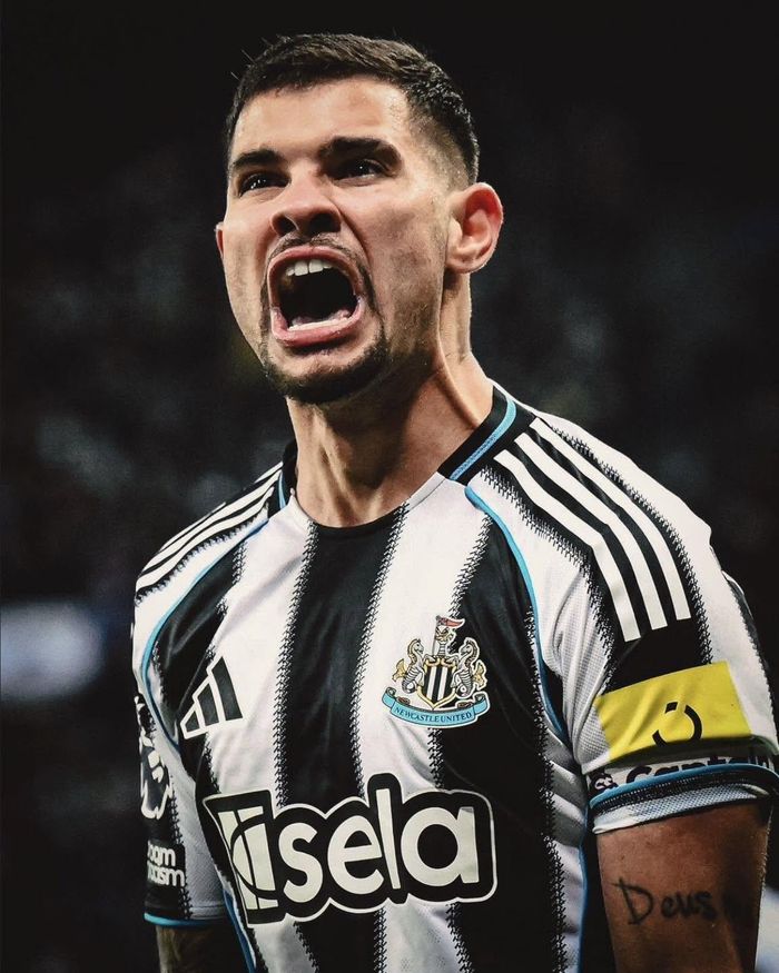 Bruno Guimaraẽs là một trong những tiền vệ ổn định nhất tại EPL