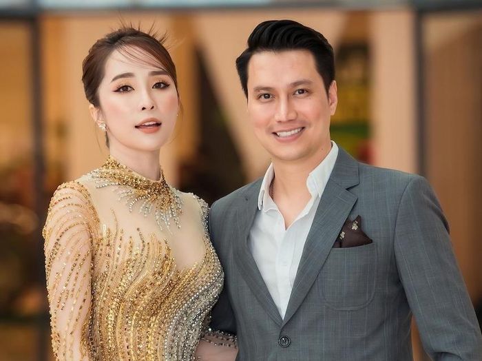 Mới đây, Việt Anh xác nhận anh và Quỳnh Nga đã chính thức yêu nhau khoảng một năm.