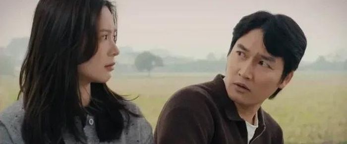 Đình Tú và Ngọc Huyền cũng yêu nhau trên màn ảnh... Ảnh chụp màn hình