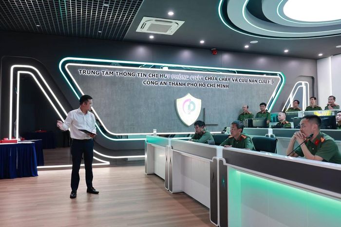 Các đại biểu tham gia buổi lễ.