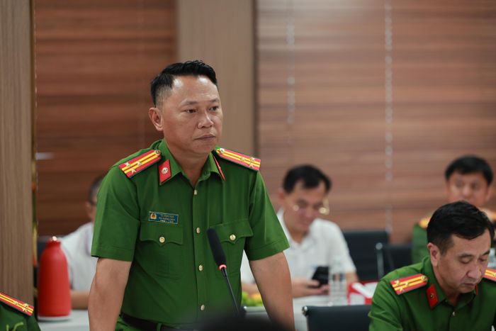 Thượng tá Vũ Hồng Kiên, Phó Trưởng Phòng Cảnh sát PCCC&amp;CNCH phát biểu tại chương trình