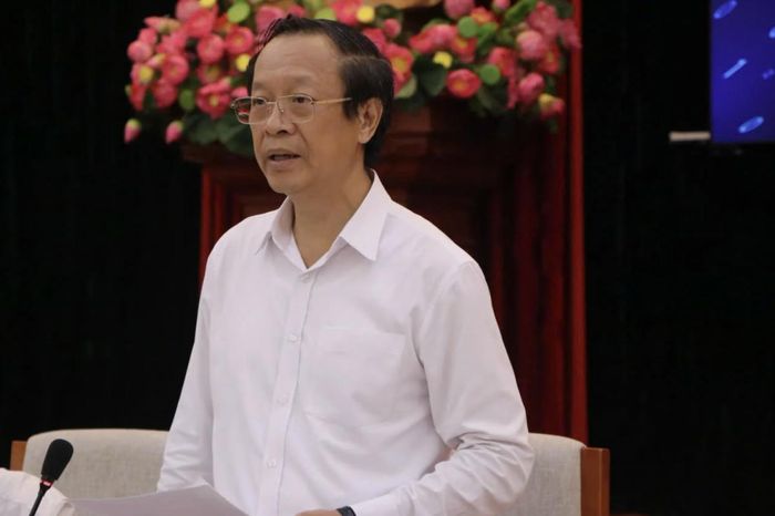 Thứ trưởng Bộ GDĐT Phạm Ngọc Thưởng thông tin tại họp báo. Ảnh DV