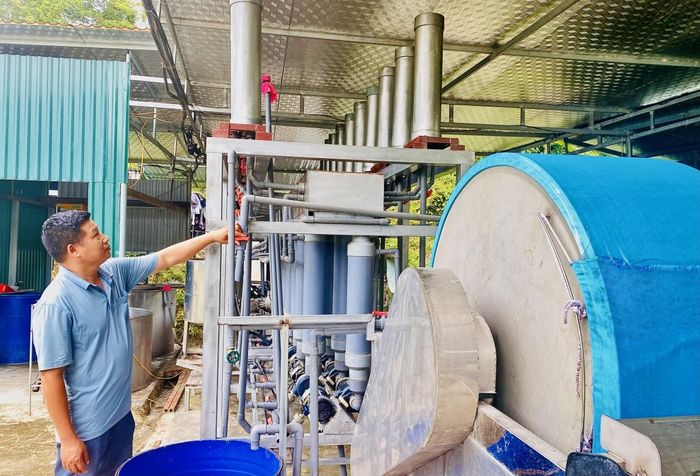 Hợp tác xã Nông sản Tân Việt Á, xóm Lang Môn, xã Minh Tâm đầu tư hệ thống thiết bị máy móc sản xuất miến hiện đại, nâng cao sản lượng, chất lượng sản phẩm. Ảnh Quốc Sơn