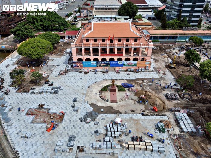 Trước đó, ngày 1/7, Tập đoàn Sun Group tổ chức khởi công dự án Công viên văn hóa Bến Nhà Rồng - Khánh Hội và Cây xanh công cộng Bến Bạch Đằng.