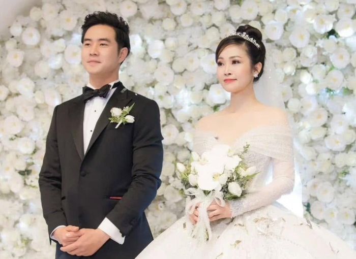 Thường xuyên xuất hiện cả trên truyền hình lẫn các sự kiện lớn song Thùy Linh khá kín tiếng về đời tư. Tháng 1/2021, cô lên xe hoa với diễn viên Phùng Đức Hiếu - chàng trai kém 5 tuổi - sau khoảng thời gian âm thầm hẹn hò.