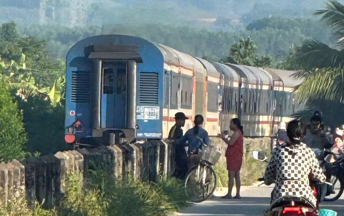 Khu vực xảy ra tai nạn đường sắt khiến bà T. tử vong. (Ảnh: Q.N)