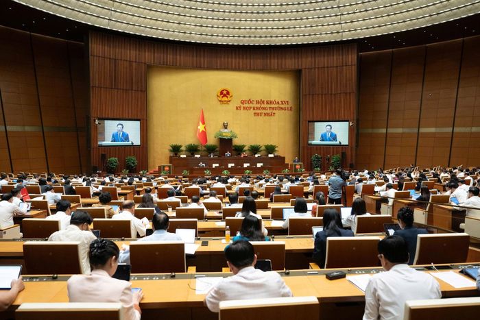 Quang cảnh phiên họp sáng 5/8.