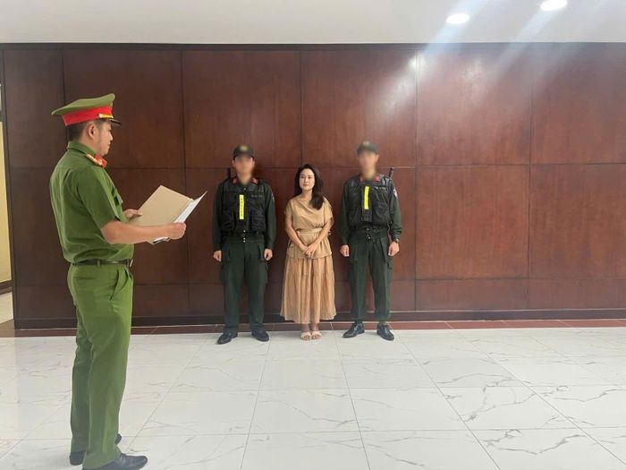 Công an TP.HCM khởi tố ca sĩ Nguyễn Thị Hiền. (Ảnh: Công an TP.HCM)