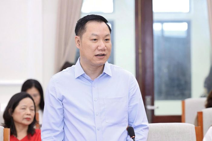 Giáo sư, Tiến sĩ Nguyễn Tiến Thảo, Vụ trưởng Vụ Giáo dục đại học, Bộ Giáo dục và Đào tạo trao đổi tại cuộc họp báo. Ảnh: Moet