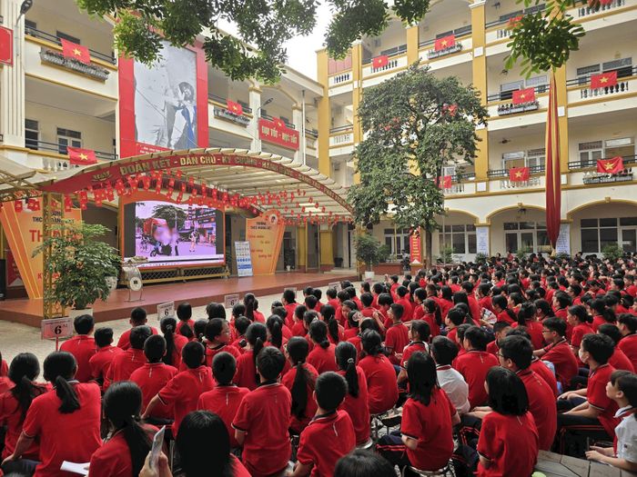 Sau sắp xếp, Trường THCS Hoàng Liệt có quy mô khoảng 5.700 học sinh. Ảnh TA.