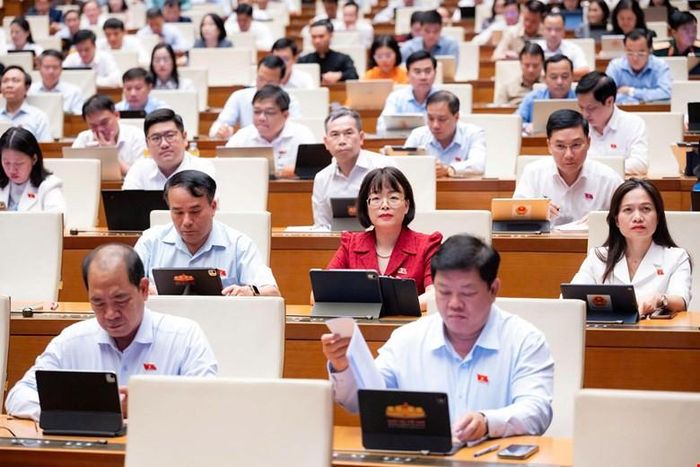 Các đại biểu Quốc hội thảo luận tại hội trường chiều 5-8. Ảnh: Quochoi.vn