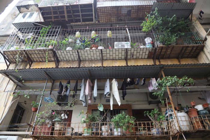 Ông Trần Thượng Duy Linh, Phó Giám đốc Ban Quản lý dự án - Hạ tầng phường Cửa Nam thông tin, theo quy hoạch tổng mặt bằng, tỷ lệ 1/500 được UBND phường chấp thuận, diện tích đất thực hiện dự án khoảng 1.307m2; mật độ xây dựng 65,01%. Công trình cao 21 tầng nổi, tum kỹ thuật và 4 tầng hầm.