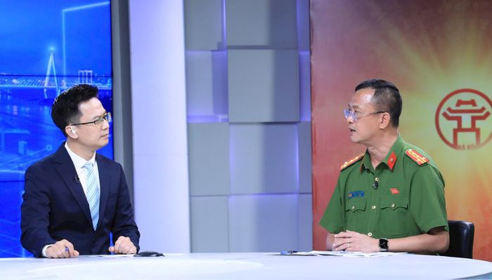 Đại tá Phạm Trung Hiếu, Trưởng phòng Cảnh sát PCCC&CNCH, Công an thành phố Hà Nội trao đổi tại Chương trình. Ảnh: Quang Thái
