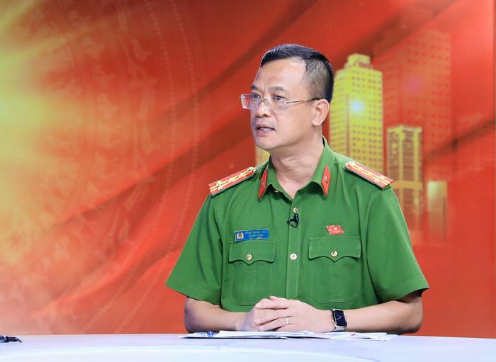 Đại tá Phạm Trung Hiếu, Trưởng phòng Cảnh sát PCCC&CNCH, Công an thành phố Hà Nội trao đổi tại Chương trình. Ảnh: Quang Thái