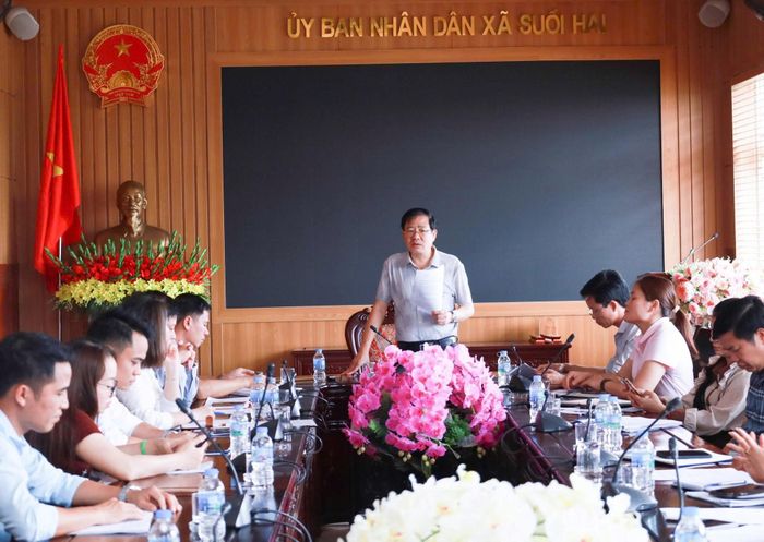 Phó Bí thư Đảng ủy, Chủ tịch UBND xã Suối Hai Nguyễn Ngọc Mạnh phát biểu kết luận. Ảnh: Khuất Duyên