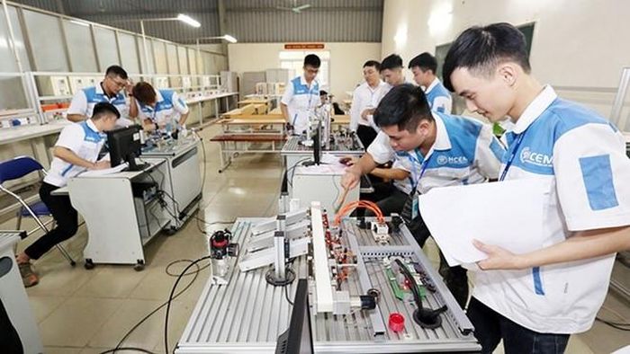 Chính sách hỗ trợ, khuyến khích doanh nghiệp tham gia hoạt động giáo dục nghề nghiệp.