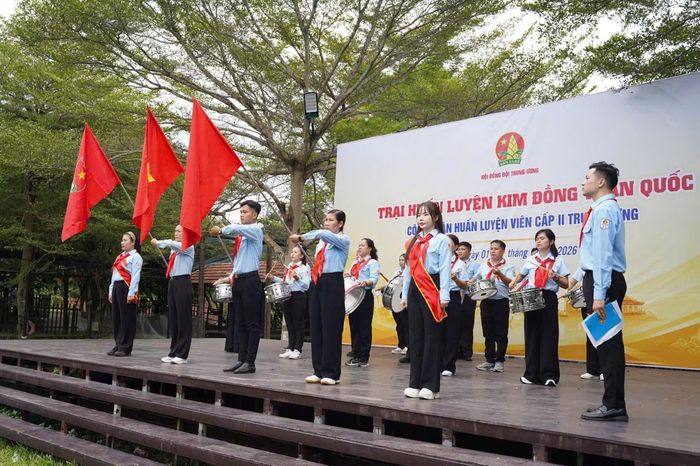 Một buổi tập luyện, kiểm tra Nghi thức Đội tại Trại huấn luyện Kim Đồng toàn quốc. Ảnh: Hội đồng Đội Trung ương cung cấp
