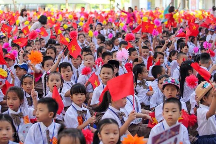 Rà soát, sắp xếp cơ sở giáo dục mầm non, phổ thông, thường xuyên công lập theo hướng hình thành cơ sở giáo dục có quy mô lớn.