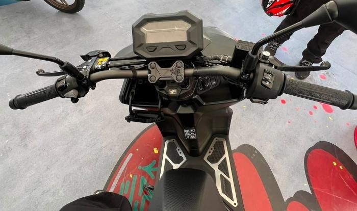 Vario 125 2027 được trang bị cụm đồng hồ LCD toàn phần hiển thị
