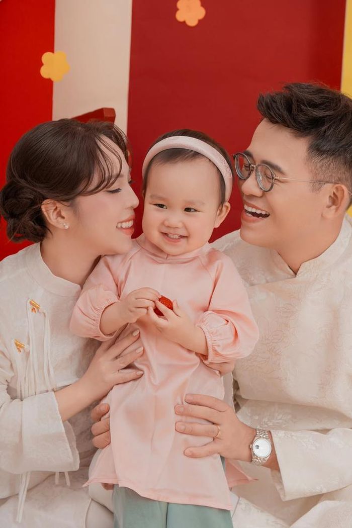 Con gái MC Đức Bảo 2 tuổi đáng yêu.