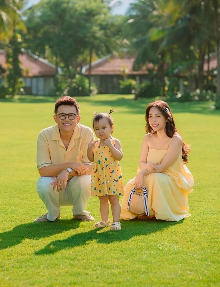 MC Đức Bảo bày tỏ áy náy khi vắng mặt trong ngày sinh nhật vợ.