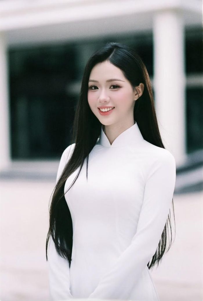 Đến với Hoa hậu Việt Nam 2026, Khánh Vi tập catwalk để cải thiện phong thái, sự tự tin trên sân khấu, học múa để tăng khả năng biểu cảm và sự mềm mại trong chuyển động. 