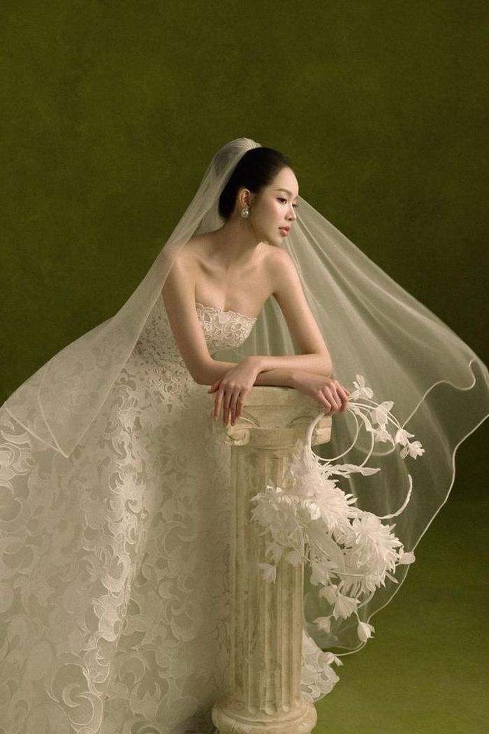 Thành công trong sự nghiệp nhưng đến nay Thanh Thủy vẫn "lẻ bóng". Thời gian trước, cô từng có tin đồn tình cảm với ca sĩ Trịnh Thăng Bình nhưng đến nay cả hai chưa từng thừa nhận.