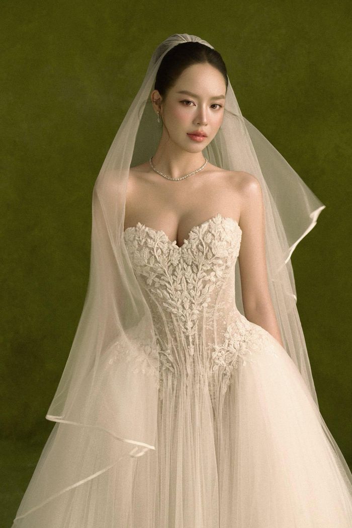 Ở tuổi 24, Hoa hậu Quốc tế 2024 gây ấn tượng bởi nhan sắc ngọt ngào, khiến nhiều người phải xuýt xoa.