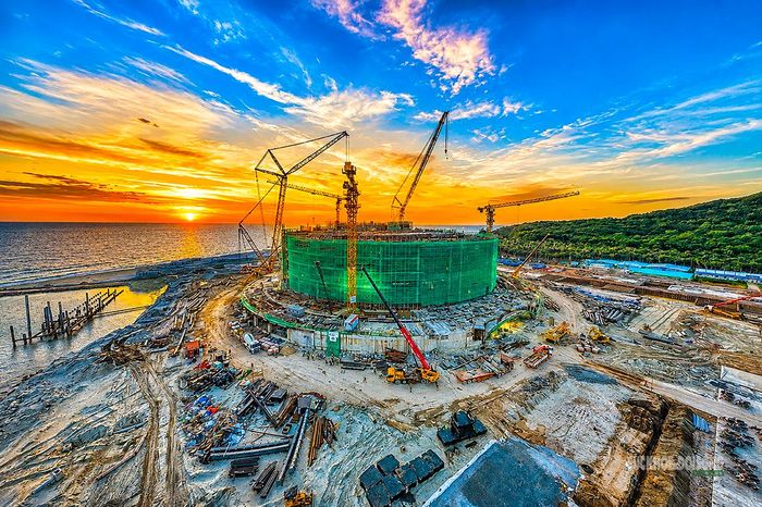 Nhà hát APEC hình tròn nằm cạnh Trung tâm Hội nghị. Ảnh: N. Hà