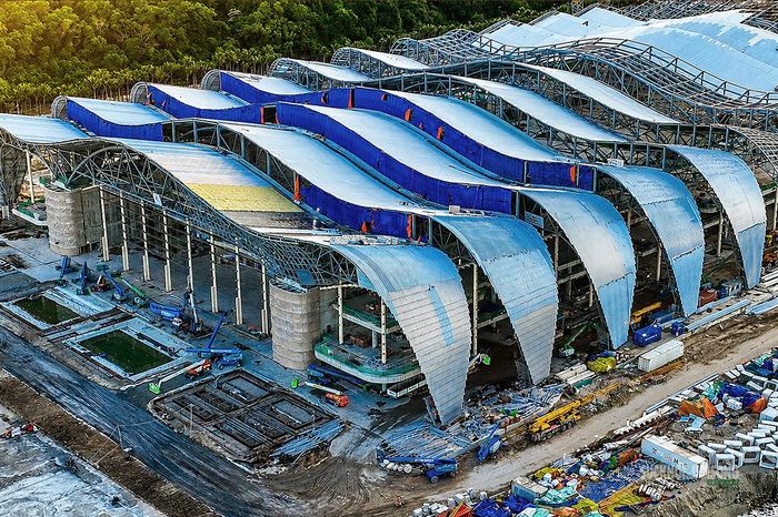 Hệ mái uốn lượn lấy cảm hứng từ sóng biển. Ảnh: N.Hà