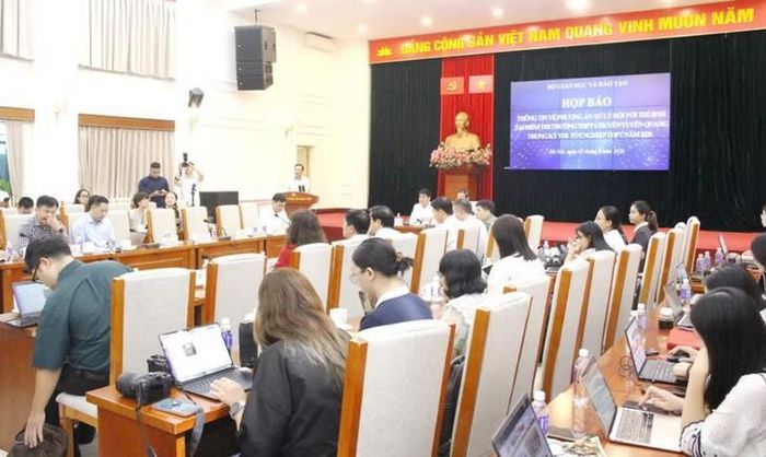 Quang cảnh họp báo.