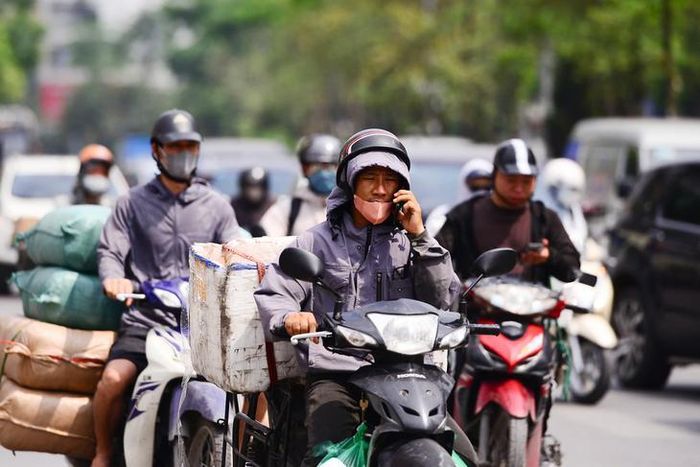 Miền Bắc sắp chuyển nắng nóng sau chuỗi ngày mưa dông kéo dài. Ảnh: Tuấn Anh